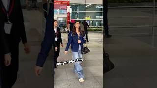 Download lagu Suhana Khan snapped at Delhi airport ❤️ #suhanakhan #suhana #shahrukh_khan #srk #bollywood #trending mp3