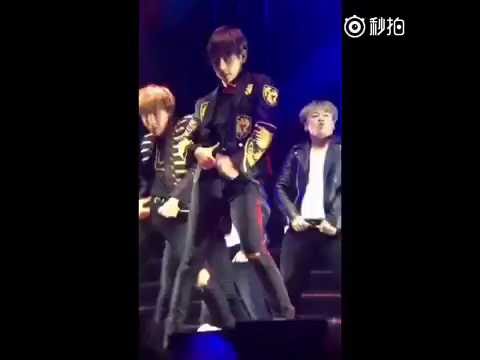 [FANCAM] [160702] BTS concert in Nanjing - No more dream (Taehyung focus)