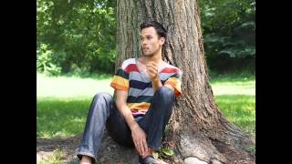 Eyes changing colour - Justin Nozuka