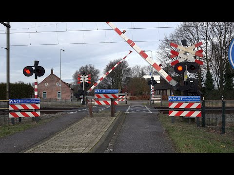 Railroad Crossing -  Hegelsom (NL) - Bahnübergang Tongerloseweg , Passage à niveau