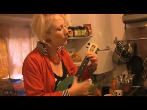 Gwyneth Herbert - So Worn Out, live in her kitchen