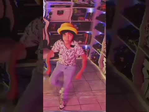 MI MAMI ME QUITO EL CELULAR EN LA PLAYA #argentina #humor #memes #likes #musica @DikiDukiDariel