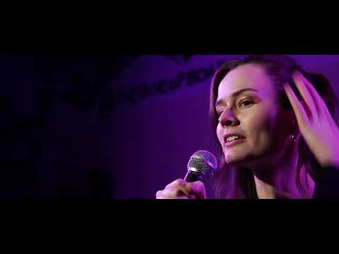 AMAZING JENNIFER COOLIDGE IMPRESSION