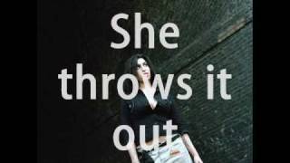 Amy Winehouse - Fool&#39;s Gold (lyrics)