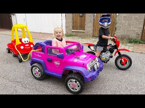 Little Girl Elis Ride On Pink Jeep with Cozy Coupe Little Tikes /w Thomas Toys Dirt Cross Super Bike