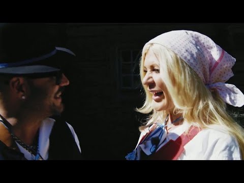 Jonas och Maria upptäcker "gay corner" i hönsgården  - Camping Queens (Sjuan)