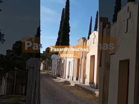 Momia en cinco saltos | Explorando cementerio embrujado