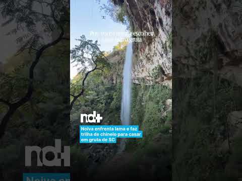 Noiva enfrenta lama e faz trilha de chinelo para casar em gruta de SC