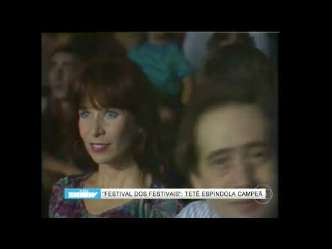 Rita Lee na plateia assistindo a apresentação de Tetê Espíndola - (festival dos festivais 1985)