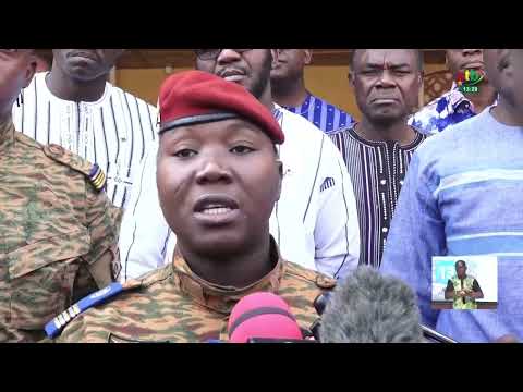 «Dèmè Sira»: Le Moogho Naaba Baongo fait don de matériel & de sacs de riz au ministère de la Famille