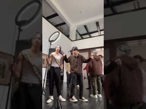 Best friends dance to Frank Ocean