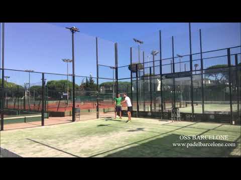 Jeremy à l’écoute des conseils de nos coachs francophones à Barcelone !