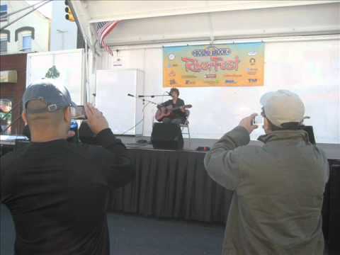 Alcira le canta a America