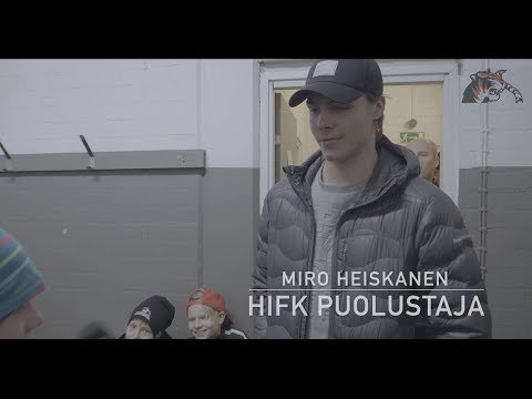Miro Heiskanen haastateltavana ennen Kiekko-Tiikereiden harjoituksia