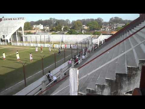 Incidentes entre hinchas de Sportivo Guzmán y Jorge Newbery