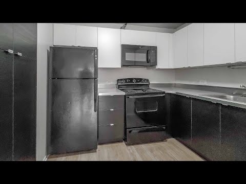 A 16-tier one-bedroom on the Gold Coast / Old Town border A 16-tier one-bedroom on the Gold Coast / Old Town border
