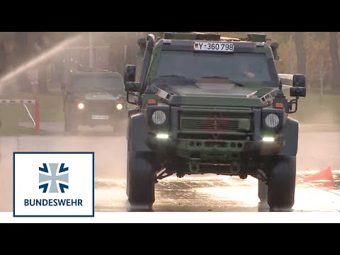 Steil, schlammig, stockdunkel – Fahrtraining mit gepanzerten Geländewagen | Bundeswehr