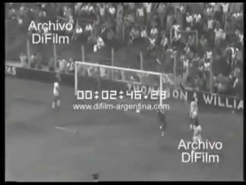 maradona ( Argentinos Juniors) - 17/12/ 1977 - Argentinos Juniors 4x1 Union de Santa Fé - 1gol