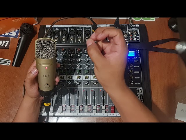 Vídeo relacionado con Mezclador de audio profesional de montaje en rack con estéreo de 9 canales, procesador de efectos digitales de 24 bits, 99 efectos y alimentación Phantom de 48 V para grabación de estudio