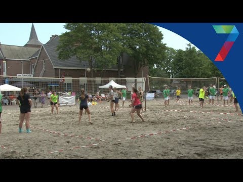 Zonnig beachvolleybaltoernooi voor The Weekenders