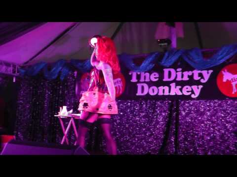 Ruby Derriere - Burlesque Performer  -The Dirty Donkey 2017 England