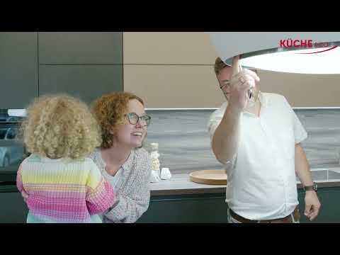 Durch den innovativen Einsatz der Virtual-Reality-Brille in unseren Küchenstudios gehen Sie durch Ihre geplante Küche und erleben ein Raumgefühl wie in den eigenen vier Wänden.