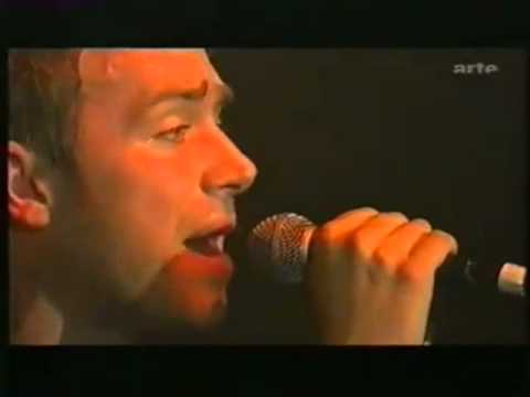 Videoclip de Battery in Your Leg — Blur
