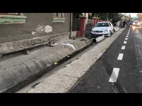 Dolj: Doi bărbați, care stăteau pe o bancă, spulberați de un bolid