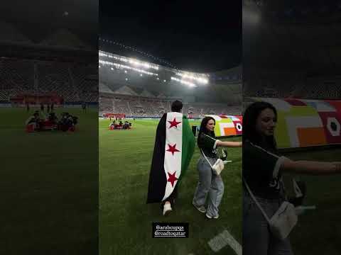 أسامة ينزل الملعب و يرتدي علم السوريا الخضراء 🥹😭 #اسامة_مروة #اكسبلور #لايك #shorts #explore #viral