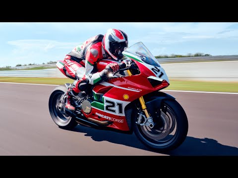 2023 Ducati Panigale V2 Bayliss 1st Championship 20th Anniversary in West Allis, Wisconsin - Video 1