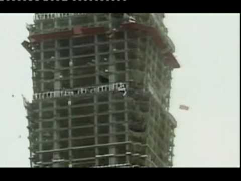 EARTHQUAKE ROCKS WORLDS TALLEST SKYSCRAPER TAIPEI 101