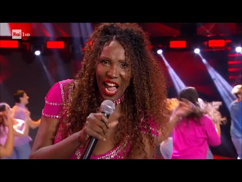 Cecilia Gayle con "El Pam Pam" e "El Tipitipitero" - Arena Suzuki dai 60 ai 2000 - 04/10/2023