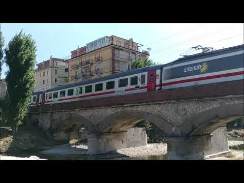 Tanti treni a Pietra Ligure. Many trains in Pietra Ligure.
