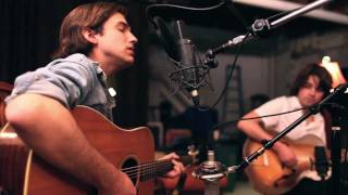 Andrew Combs - "She's Only Lonely" (Live) | Grooveshark Presents: Nashville Sessions