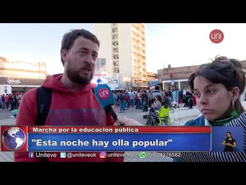Multitudinaria marcha por la educación pública