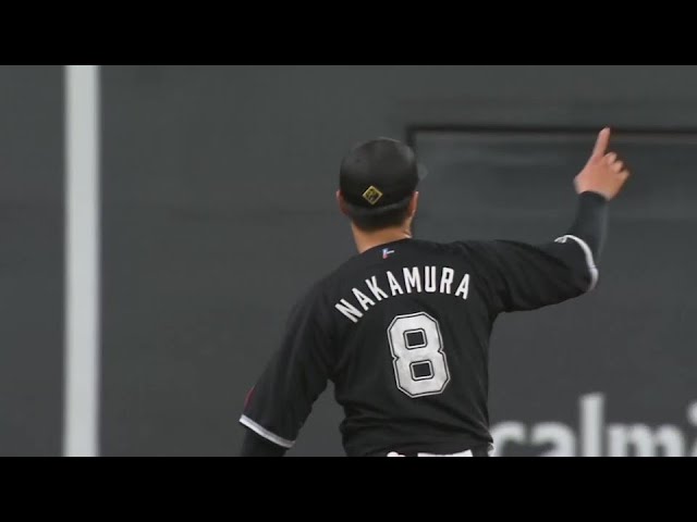 【7回裏】マリーンズ・中村奨吾 強烈な打球に好反応を見せ、先頭打者の出塁を許さない!!  2024年7月3日 北海道日本ハムファイターズ 対 千葉ロッテマリーンズ