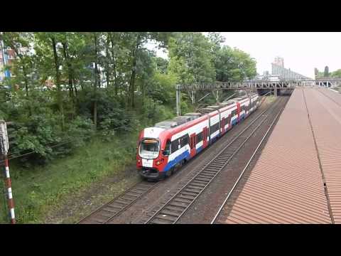 EN97-012 jako pociąg WKD do stacji Warszawa Śródmieście przejeżdża przez p.o. Warszawa Ochota