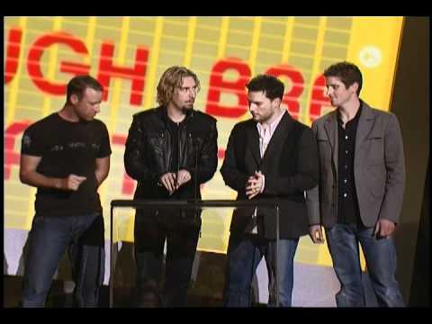 Carrie Underwood Wins Favorite Breakthrough Artist - AMA 2006