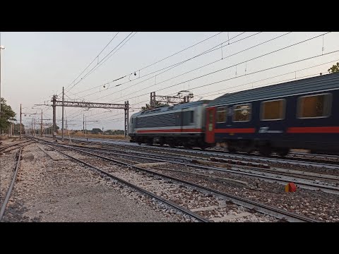 InterCity Notte con DTS di E464 in transito rapido