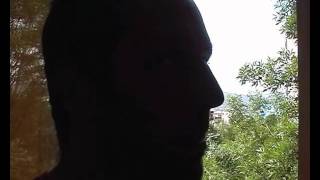 A gézakékazég pálinkát kortyolva kezdi a koncertjét