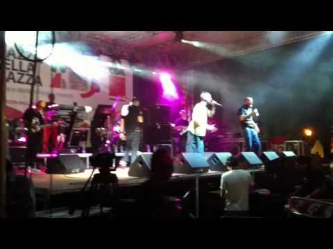 Sud Sound System - Bisogno d'Amore live roma 03/09/2011.MOV