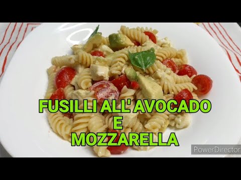 INSALATA DI PASTA CON MOZZARELLA E AVOCADO ,la prepari in pochi minuti.