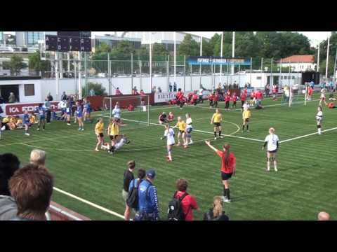 160707 F03 IKS4 Oppsal halvlek1 match4