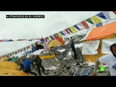 Un alpinista alemán graba cómo logra sobrevivir a la avalancha del Everest