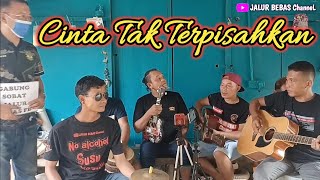 Download lagu CINTA TAK TERPISAHKAN||cover pengamen||JALUR BEBAS anak rantau TKI Malaysia mp3