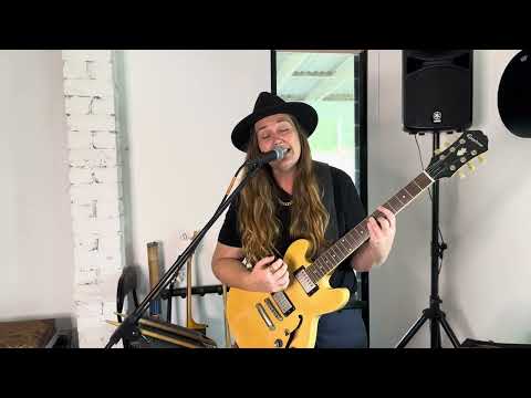 TRILLA | Love Mashup - LIVE 2024