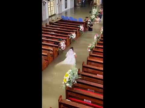 Couple married in waist-deep water in the Philippines