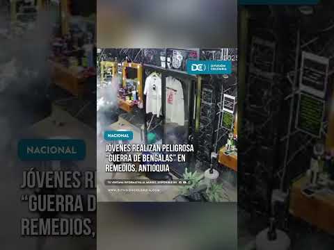 Jóvenes realizan peligrosa “guerra de bengalas” en Remedios, Antioquia