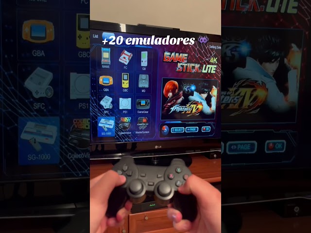 Vídeo relacionado con MERCHANDMANIA PAÑOLETA TRIANGULAR SUAVE mando consola retro antigua vintage epoca 8 bits moda cuello fiestas