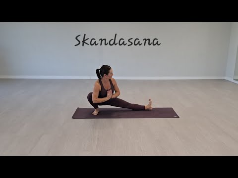 Skandāsana